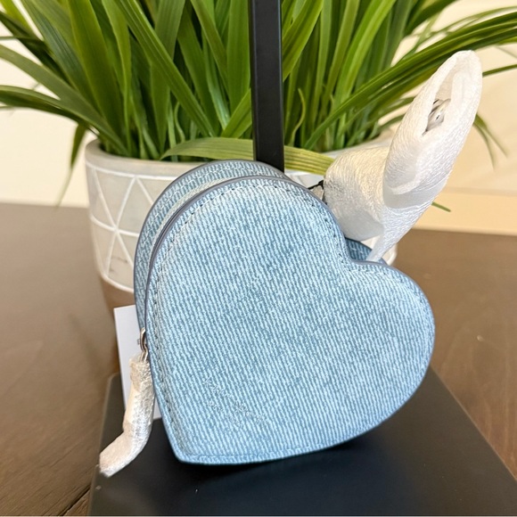 kate spade Handbags - Kate spade Liv Smooth Leather Heart Coin Purse